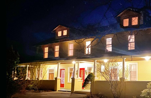 Catskill Cabin | HollyKissHudsonValley Fully Renovated Lodge- Private Guest Suite