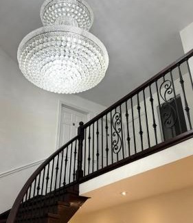 East Credit House | Hollywell