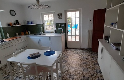 Biot Villa | Hollywood actor's home- amazing location, spacious villa , magnificent gardens