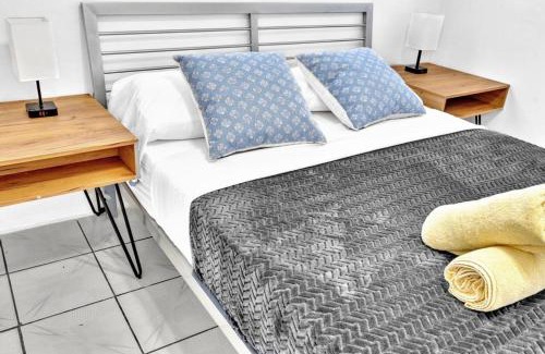 Royal Poinciana House | Hollywood Beach 1br In Gated Property King Bed!