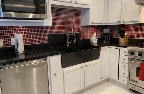 Hollywood Lakes Condo | HOLLYWOOD BEACH FLORIDA Snow birds paradise ,STEPS TO THE BEACH, FREE PARKING
