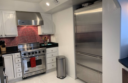 Hollywood Lakes Condo | HOLLYWOOD BEACH FLORIDA Snow birds paradise ,STEPS TO THE BEACH, FREE PARKING