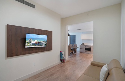 Hollywood Condo | Hollywood Beach Retreat -Rooftop Pool and Views-CS19