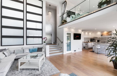 Hollywood Hills West House | Hollywood Blvd Sky Villa- Above the Sunset Strip Location! Views!