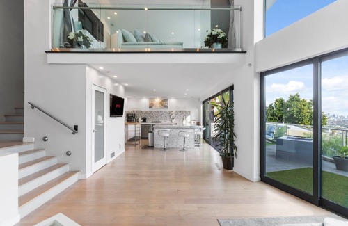 Hollywood Hills West House | Hollywood Blvd Sky Villa- Above the Sunset Strip Location! Views!