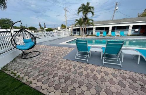 Royal Poinciana Hotel | Hollywood Gardens Inn & Suites