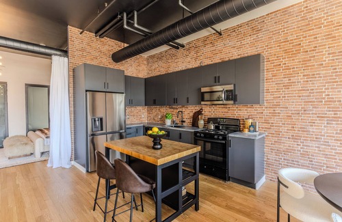 Hollywood Condo | Hollywood Glam Condo on Vine