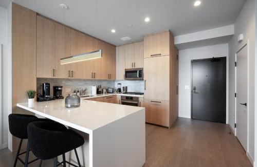 Hollywood Apartment | Hollywood Heights - High-Rise with Panoramic Views