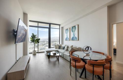 Hollywood Apartment | Hollywood Heights - High-Rise with Panoramic Views