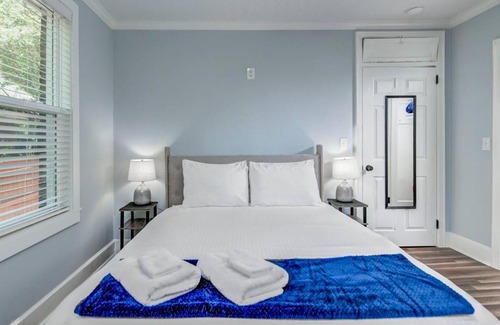 Columbia Apartment | Hollywood Hideaway - 1BR 1BA