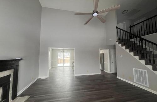 Clarksville House | Hollywood Hideaway