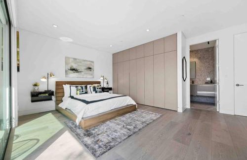 Melrose Villa | Hollywood Hills 5 BR Villa, Pool, Rooftop, Parking