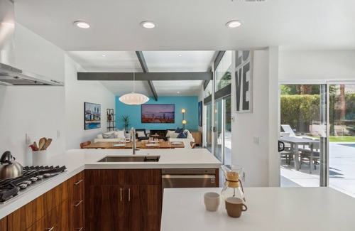 Palm Springs House | Hollywood History! Views-Saltwater Pool & Spa! Vista Las Palmas walk to downtown