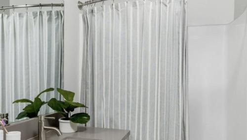 Rampart Village Apartment | Hollywood Studio with Pool, Parking and Gym