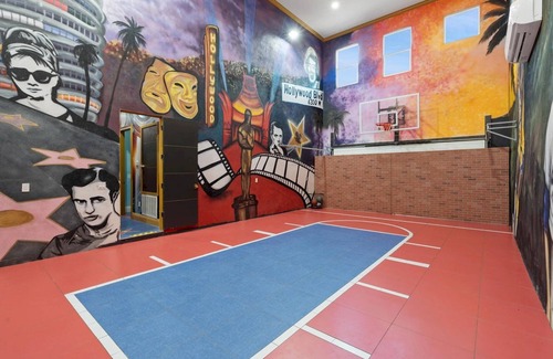 Windwood Bay House | Hollywood Themed Mega Mansion/Sleeps 62!/Your own Lazy River/Firepit/