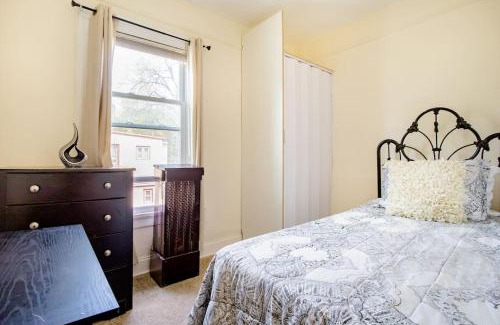 East Orange House | Hollywood