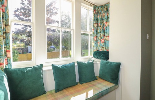 Great Longstone Cottage | HOLMEFIELD, pet friendly, character holiday cottage in Bakewell