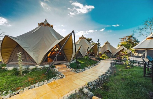 Dominical RV Rental | Holos Retreat Center: The Entire Ridge Basecamp