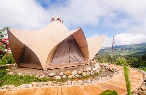 Dominical Hotel | Holos Retreat Center: The Entire Ridge Basecamp