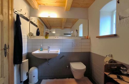 Juebek House | Holsteinshof - Reetdachkate zwischen Nord- und Ostsee