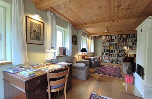 Juebek House | Holsteinshof - Reetdachkate zwischen Nord- und Ostsee