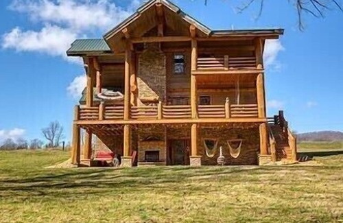 Marion House | Holston River Lodge - Fishing, Relaxing, Hiking and New Hot Tub