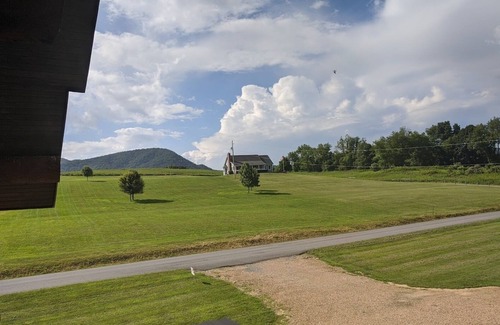 Marion House | Holston River Lodge - Fishing, Relaxing, Hiking and New Hot Tub