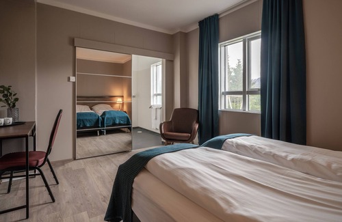 Holt House | Holt Inn