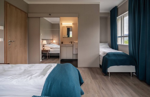 Holt House | Holt Inn