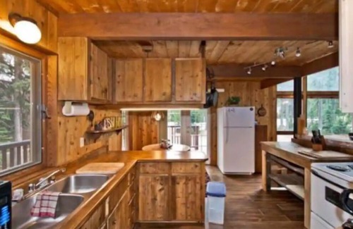 Okanagan-Similkameen Cabin | Holy Smoke Cabin @ Apex, ski in/out 5 Bed Rm w Hot Tub