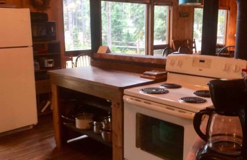 Okanagan-Similkameen Cabin | Holy Smoke Cabin @ Apex, ski in/out 5 Bed Rm w Hot Tub