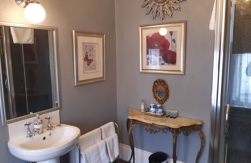 Loughborough House | Holywell Guest House