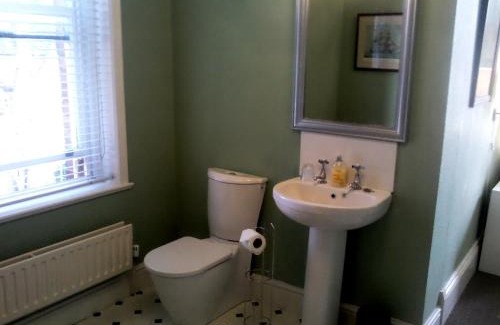 Loughborough Bed & Breakfast | Holywell House