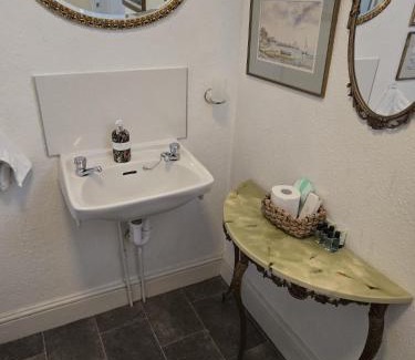Loughborough Bed & Breakfast | Holywell House
