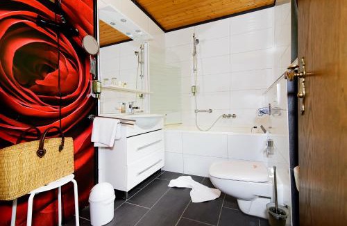 Schoenmuenzach Hotel | Holzschuhs Schwarzwaldhotel