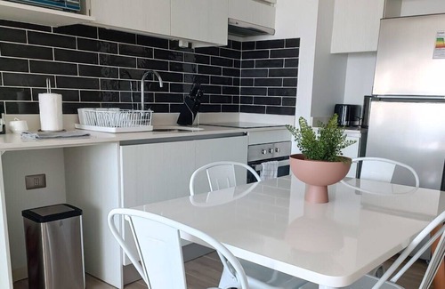 Historical District Apartment | HOM | 2D2B con Terraza/Parking y vista al Mar PNM