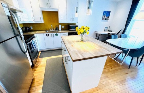 Viauville Apartment | Homa 2 | A haven of light | WiFi | Workdesk | AC