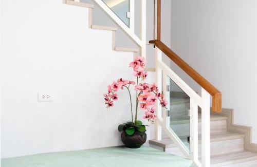 Nong Pa Khrang Villa | Home 365 Thasala