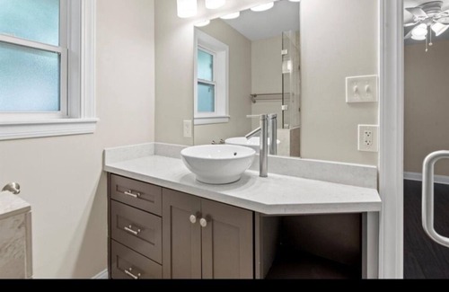Spring House | Home 4 cozy stay & entertainment with Pool near Airport & The Woodlands/Spring