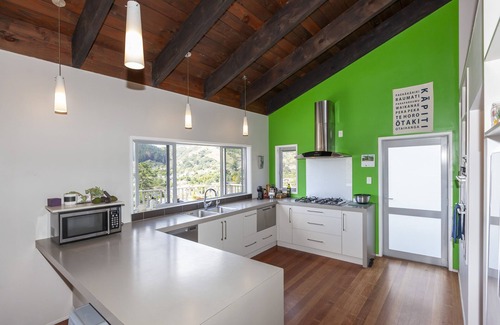 Paraparaumu House | Home amongst the native bush