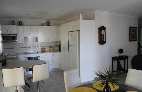 Raymond Terrace Cottage | Home away from Home without the hassles