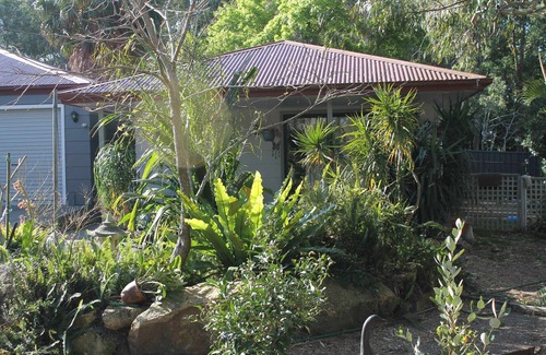 Raymond Terrace Cottage | Home away from Home without the hassles