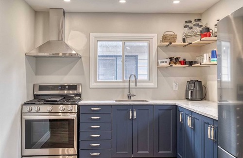 Wainfleet House | Home away from home by the lake - Cozy Cottage available for a small family.