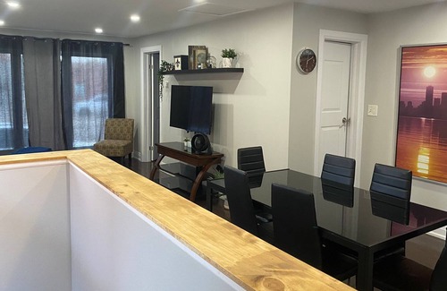 St. Catharines House | Home away from home- sleeps 6