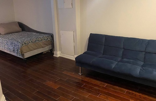 St. Catharines House | Home away from home- sleeps 6