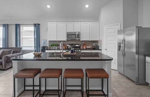 Baytown House | Home away from home. Cozy retreat in East Houston.