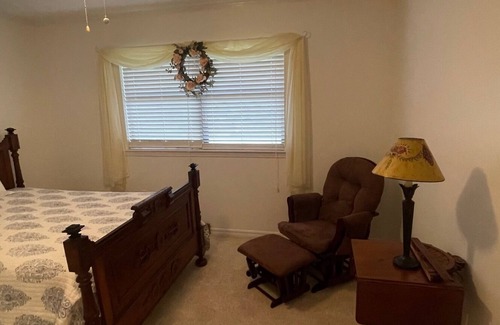 Russellville House | Home Away From Home — Central location - Russellville