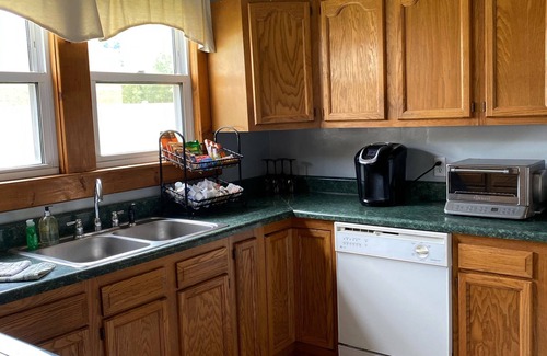 Blue Jay House | Home Away from Home 15 minutes Winterplace Near New River Gorge trails
