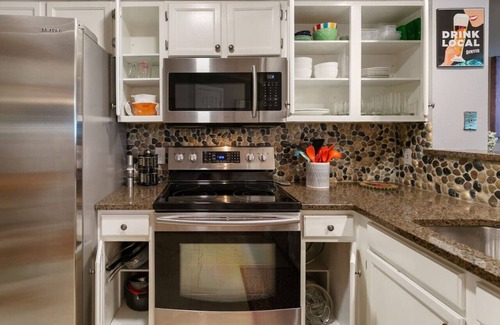 Washington Virginia Vale Condo | Home Away From Home - 2 Bedroom Condo w/Fireplace
