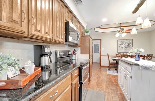 Southwest Arlington House | Home away from Home, 2 master suites, pool, Family Friendly